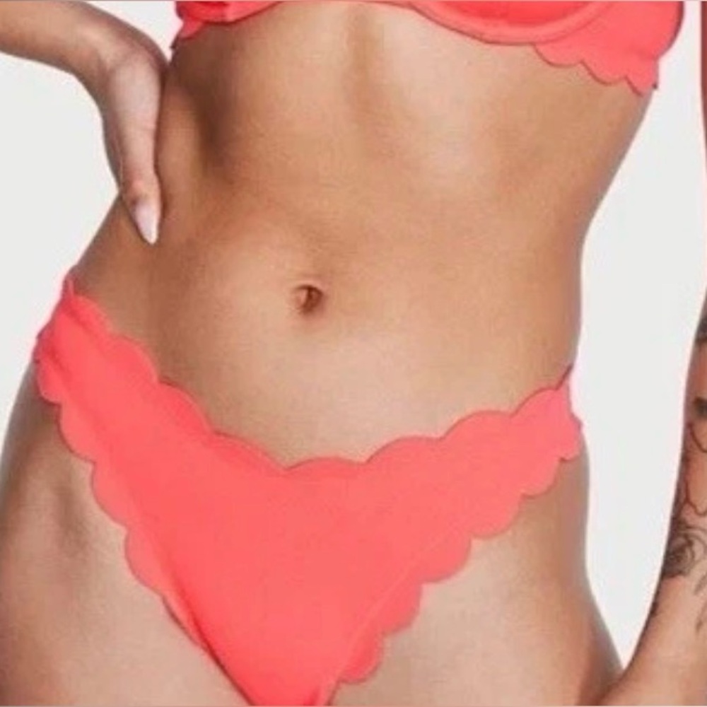 NWT Victoria’s Secret Size Large Bikini Swim Bottom Scallop Edge